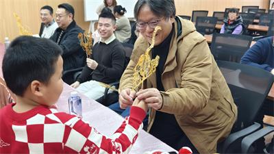 金蛇献瑞春满堂，AI赋能乐成长